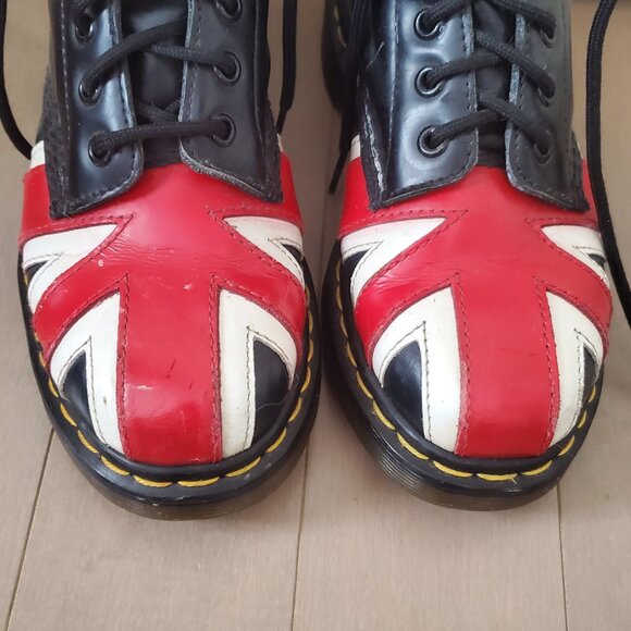 Union Jack Dr. Martens Size 5 Womens - Picture 4 of 12